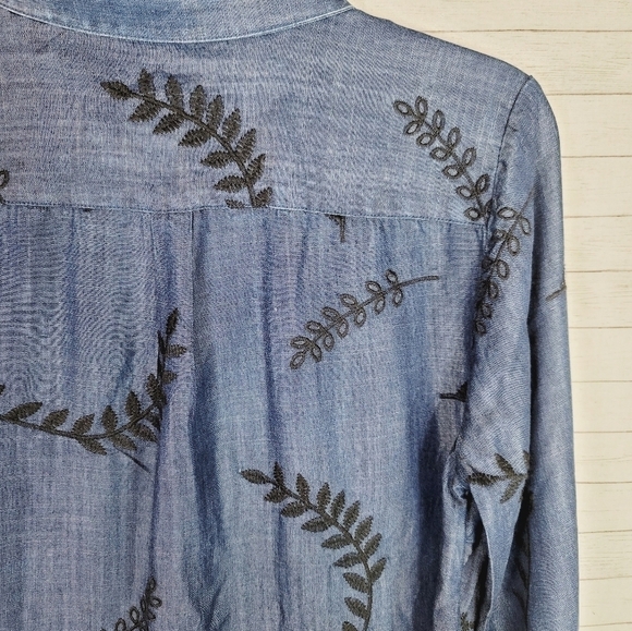 SOFT SURROUNDINGS EMBROIDERED FEATHER CHAMBRAY LONG SLEEVE BUTTON DOWN, SZ LP - Picture 8 of 8